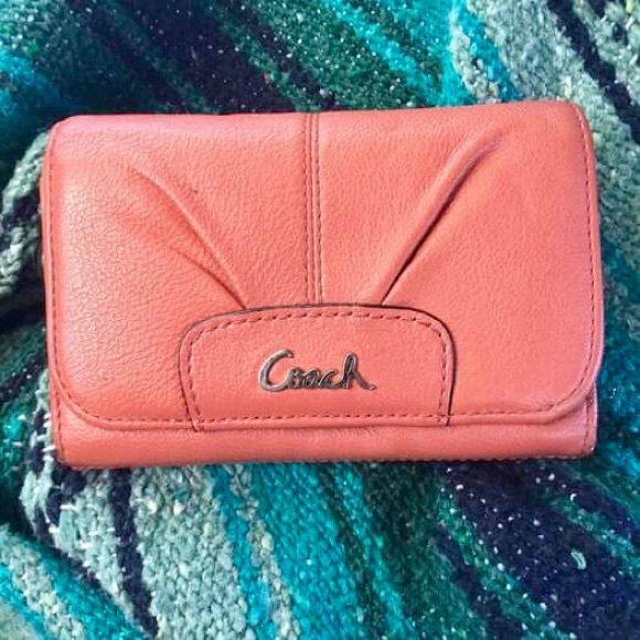 Coach | Vintage Ashley Wallet Coral